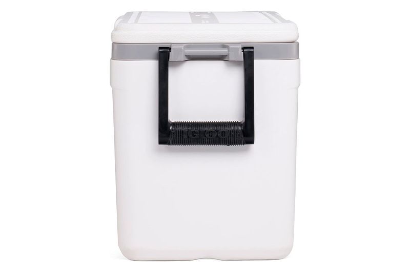 Hielera 25 qt blanco Marine Ultra Igloo, vista frontal detallando el asa de transporte negra