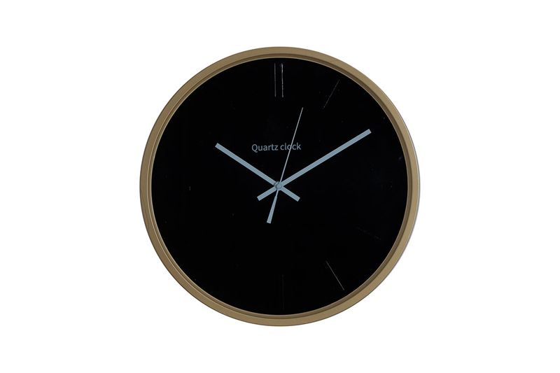Reloj de pared a batería 40 cm Concepts, vista frontal con fondo negro, manecillas plateadas y marco dorado