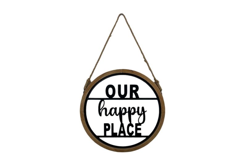 Placa decorativa de pared Our Happy Place Concepts, vista frontal circular con marco marrón y cuerda de colgar
