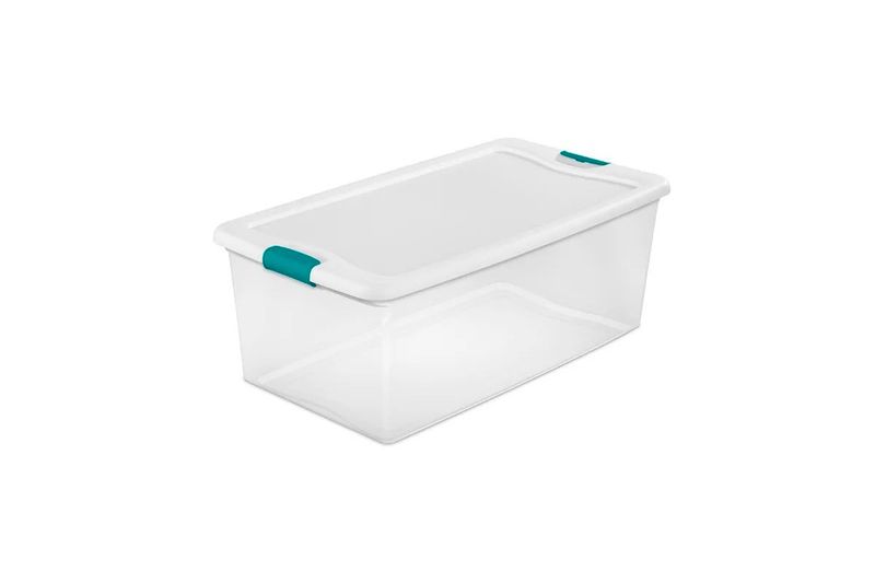 Caja organizadora plástica 100 L transparente, blanco y turquesa Sterilite, vista diagonal con tapa cerrada