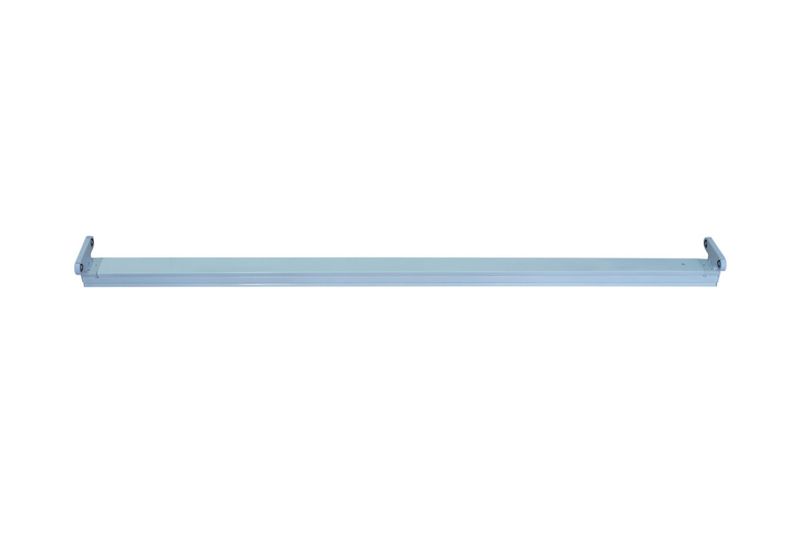 Luminaria strip flat 96 pulgadas 2T 36W S/T Ilukon, vista frontal del equipo alargado en color blanco