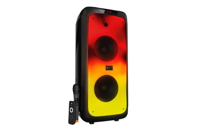 Parlante Bluetooth portátil Boomfire Pro 3000 W Klip Xtreme, vista frontal con luces LED multicolor y micrófono incluido