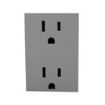 Tomacorriente doble 15 A 120 V 3 módulos gris Matix Go Legrand, vista frontal del dispositivo sobre fondo blanco