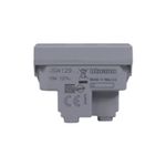 Tomacorriente doble 15 A 120 V 3 módulos gris Matix Go Legrand, vista posterior del módulo con especificaciones técnicas