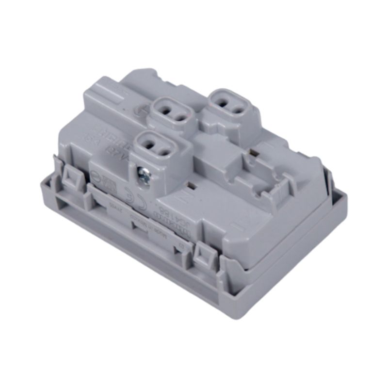 Tomacorriente doble 15 A 120 V 3 módulos gris Matix Go Legrand, vista posterior del mecanismo y terminales de conexión