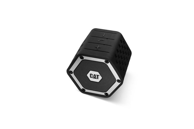 Mini parlante portátil Bluetooth 3 W CAT, vista en ángulo del panel frontal con rejilla plateada y botones superiores