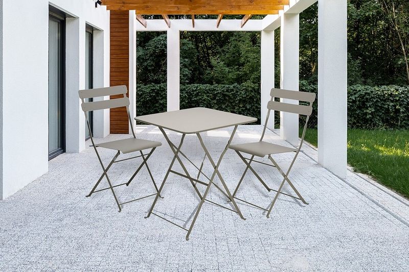 Set de mueble para terraza Bistro gris 3 piezas Ambience Koopman, mesa cuadrada y dos sillas plegables en un patio