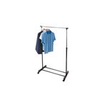 Perchero con ruedas regulable 84 x 42 x 165 cm Koopman, con tres camisas colgadas en ganchos de madera