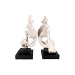 Juego de sujetadores decorativos para libros 28.5 x 11 x 31 cm Sinsa, dos piezas blancas con bases negras enfrentadas
