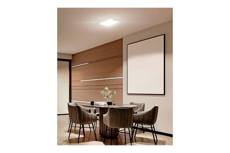 Luminaria de sobreponer LED tipo plafón 18 W 1600 lum 6500 K cuadrado blanco Volteck, instalada en el techo de un comedor