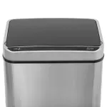 Basurero sensor automático 40 l acero inox 5five, primer plano de la tapa negra con indicadores de apertura y cierre