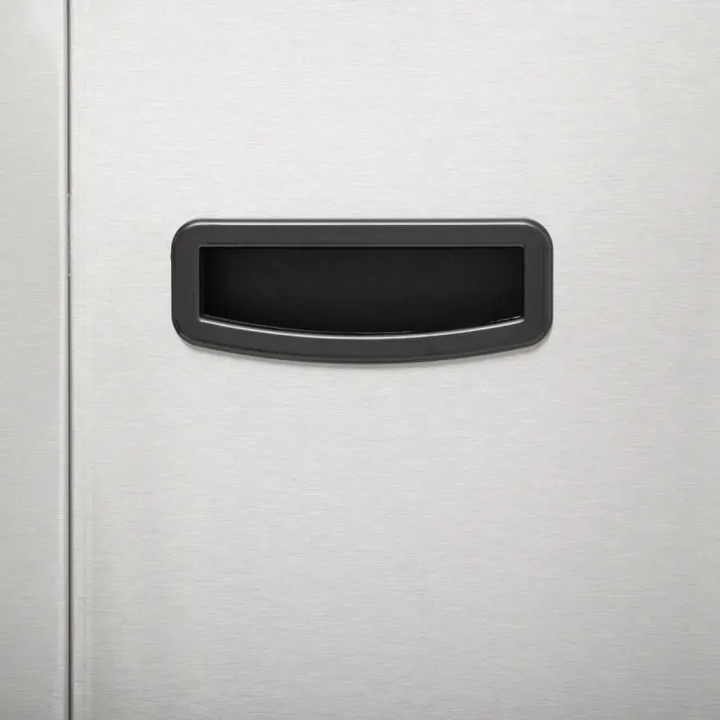 Basurero sensor automático 40 L acero inox 5five Simply Smart, primer plano del panel sensor negro sobre el metal