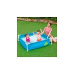 Piscina My First Frame Pool 1.22 x 1.22 m x 30.5 cm Bestway, dos niños jugando dentro de la piscina azul sobre césped