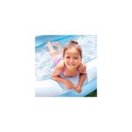 Piscina inflable rectangular para bebé 65.35 x 9.37 x 9.84 pulgadas Intex, niña con traje de baño púrpura usándola