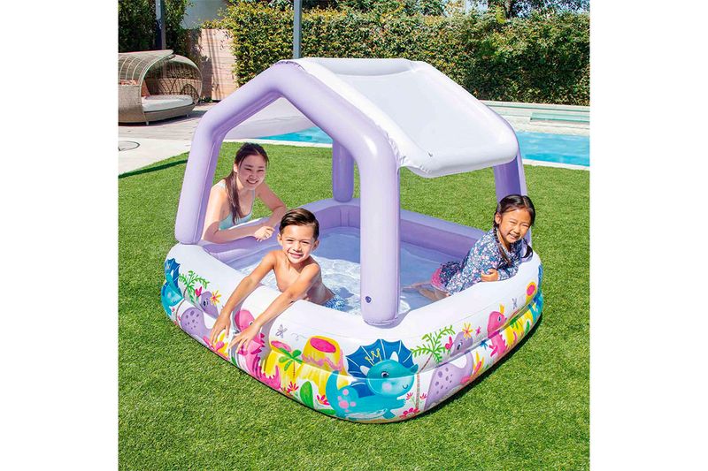 Piscina inflable con toldo desmontable 157x157x122 cm Intex, con niños jugando dentro y diseño de dinosaurios coloridos