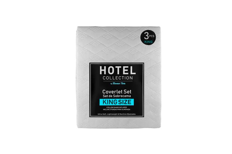 Sobrecama King 3 piezas blanco Hotel Collection, doblado en su empaque plástico con etiqueta frontal negra