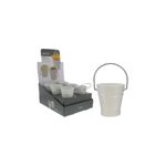 Cubo para bocadillos 25 x 18 x 37 cm Nerthus, pieza blanca con asa metálica junto a su empaque con varios cubos