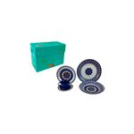 Juego de vajilla 20 piezas azul y blanco Oxford, piezas seleccionadas junto a su caja de empaque color turquesa
