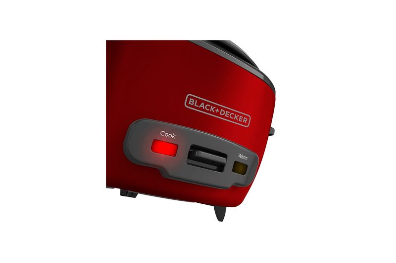 Arrocera 14 tazas roja Black+Decker, primer plano del panel de control con indicadores Cook y Warm iluminados