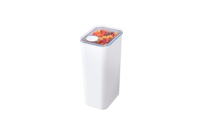 Contenedor para almacenamiento 6.34 x 4.79 x 11.68 pulgadas Interdesign, vista superior con pasta multicolor adentro