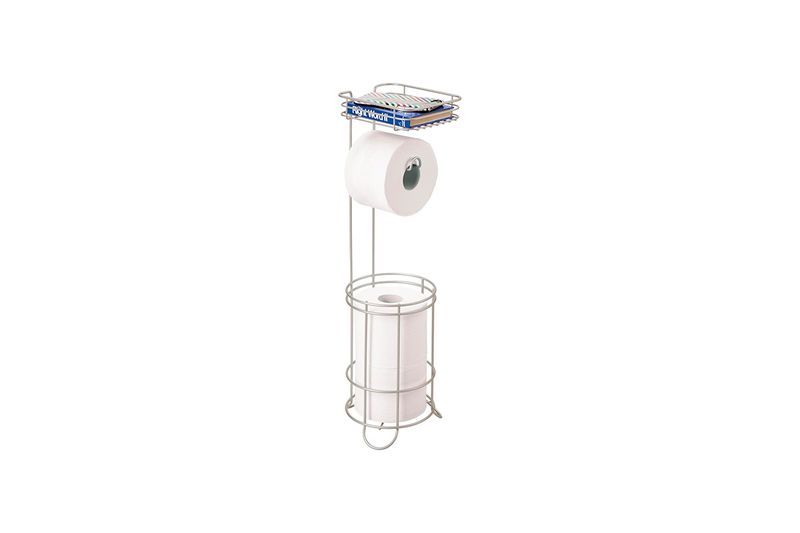 Portarrollo para papel higiénico con estante satín Interdesign, estructura metálica con rollos de papel y libro arriba