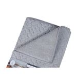 Tapete de secado para platos de microfibra 2 piezas Core Home, detalle en primer plano de la textura gris y el doblado