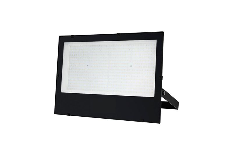 Reflector LED floodlight 50 W 4000 l 6500 K 85-265 V Ilukon, vista frontal en ángulo que muestra el soporte lateral