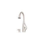 Llave para pantry monomando de palanca extraíble con dispensador Indira satín Pfister, vista frontal del grifo y dispensador