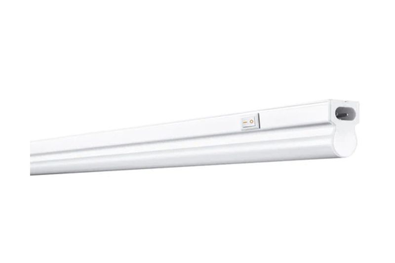 Luminaria para gabinete blanco 22 pulgadas LED 8 W 4000 K 800 lm Osram, vista lateral del equipo con interruptor encendido