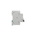 Automático Easy9 2P 16A 220V Square D, vista lateral del dispositivo en color blanco con palanca negra