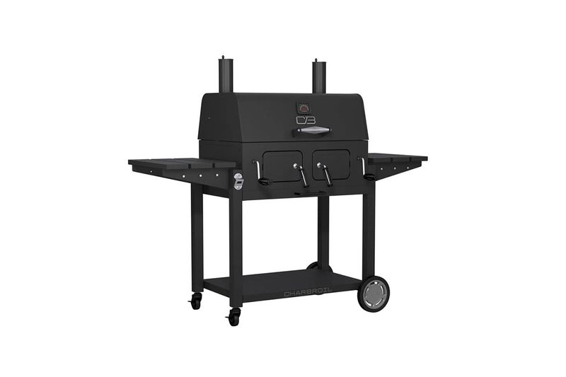 Barbacoa de carbón con ruedas Deluxe C-Line 870 negro Char-Broil, vista frontal completa con mesas laterales y ruedas