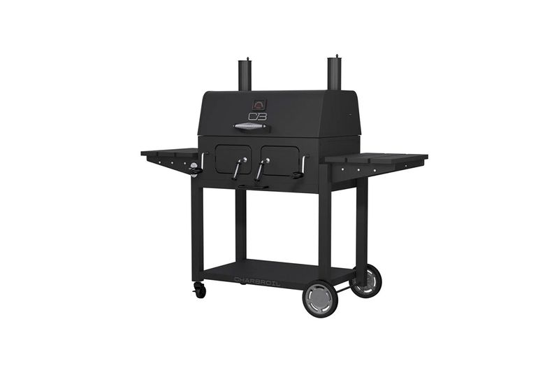 Barbacoa de carbón con ruedas Deluxe C-Line 870 negro Char-Broil, vista frontal completa con repisas laterales y ruedas