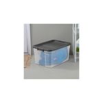 Caja organizadora plástica 76QTY transparente/gris Sterilite, vista en uso guardando una manguera azul