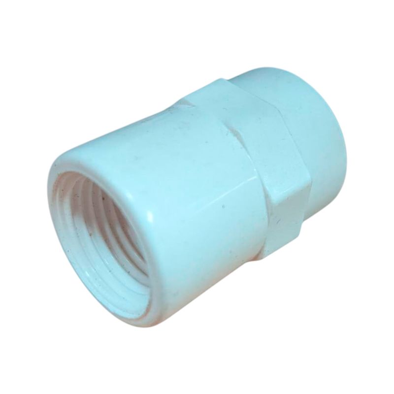 Adaptador PVC hembra agua potable 1/2" Pipsa, vista en ángulo que muestra la rosca interna y el cuerpo hexagonal