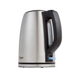 Hervidor eléctrico 1.7 L acero inoxidable Oster, vista lateral resaltando el asa negra y el indicador de nivel de agua
