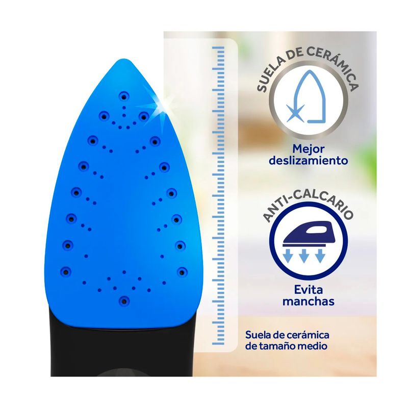 Plancha a vapor cable retráctil azul Oster, detalle de la suela de cerámica con iconos de deslizamiento y anti-calcario