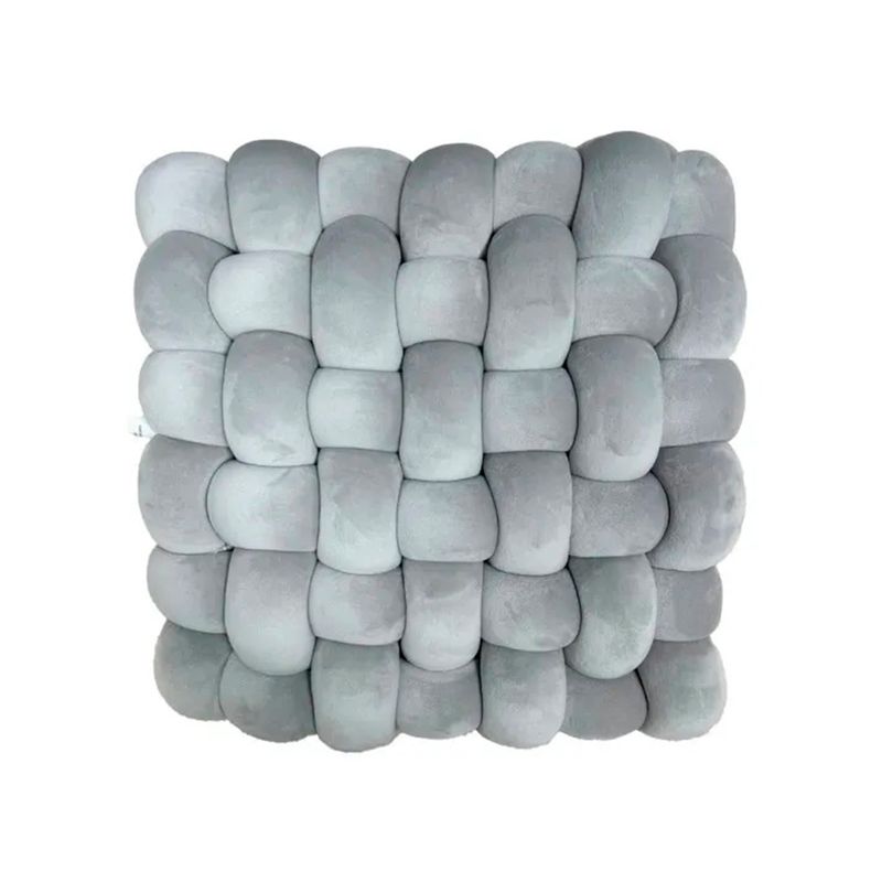 Cojín decorativo 33x33x12 cm gris Pasabahce, vista frontal detallando el diseño trenzado y acolchado