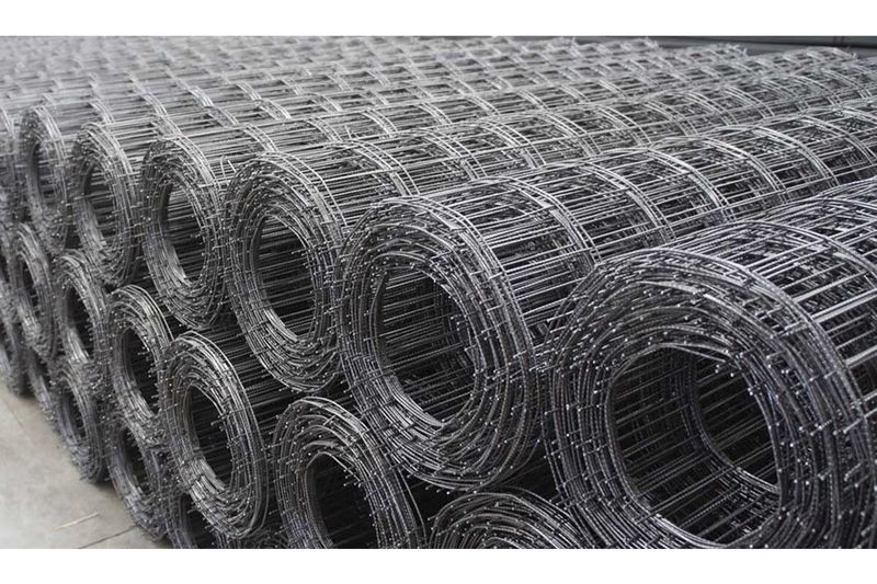 Malla electrosoldada 6.20 mm Suminsa, múltiples rollos de acero gris organizados en filas