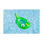 Flotador inflable para niños 3+ años Playa Pal Bestway, forma de cocodrilo verde flotando en el agua de una piscina