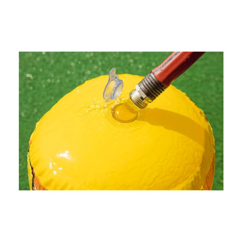 Juguete de boxeo inflable 89 cm Bestway, primer plano de la válvula abierta siendo inflada con una bomba