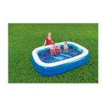 Piscina inflable rectangular Family Pool Aventura Submarina 2.62 x 1.75 x 0.51 m Bestway, con niños y adulta en el césped