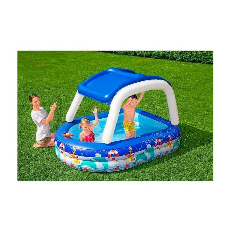 Piscina inflable para niños con techo 2.13 x 1.55 x 1.32 m Bestway, armada en jardín con niños jugando en su interior