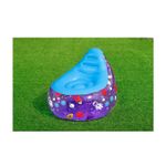 Sillón inflable para niños Astro Glow LED Bestway, vista frontal sobre césped verde con diseño de espacio en color púrpura