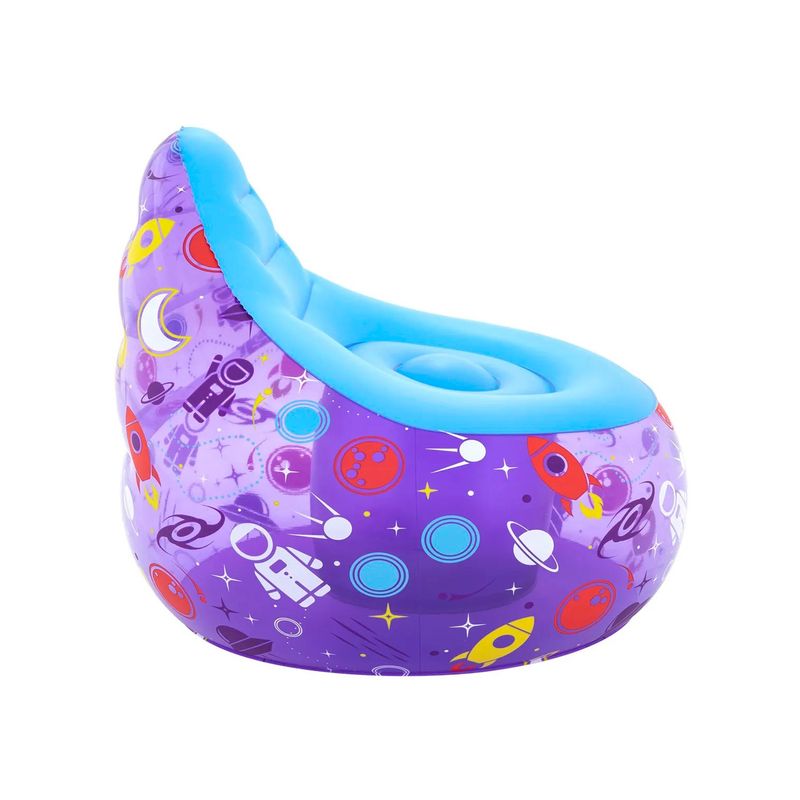 Sillón inflable para niños Astro Glow LED Bestway, vista lateral del asiento morado con dibujos espaciales e interior azul