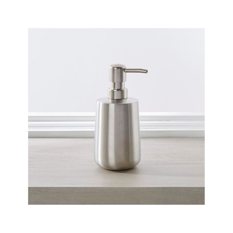 Dispensador acero inoxidable 280 ml Vortex Moda, vista frontal sobre superficie gris frente a una ventana