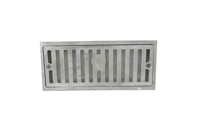Coladera rectangular antideslizante Carmiol 2-130x305 mm aluminio, vista frontal superior de la rejilla con ranuras