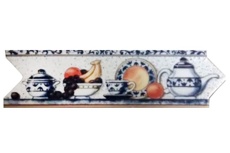Cenefa decorativa Estudio Cerámico de 7.5x25 cm Talavera Cocina, pieza rectangular con ilustración de vajilla y frutas