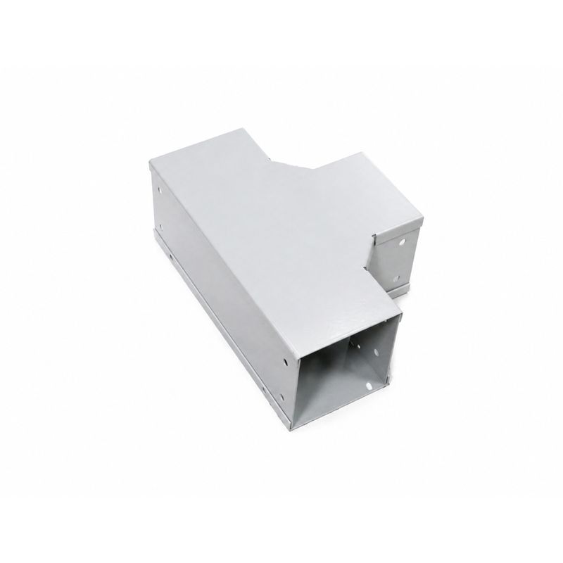Tee horizontal para ducto metálico 4x4x90 Sylvania, vista en perspectiva desde arriba que muestra sus aberturas cuadradas