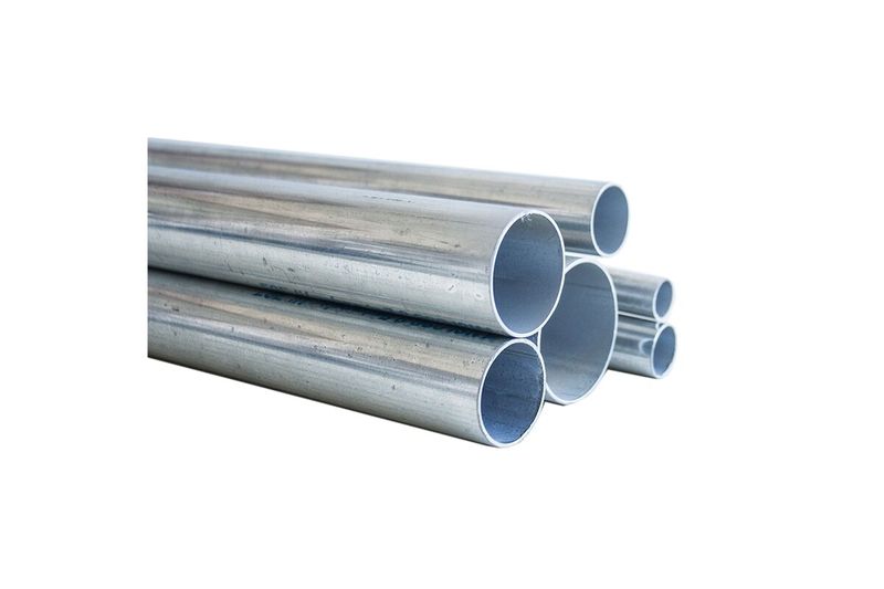 Tubo EMT UL Conduit de 1 x 10 pies Conduit, grupo de tubos metálicos plateados apilados en vista diagonal