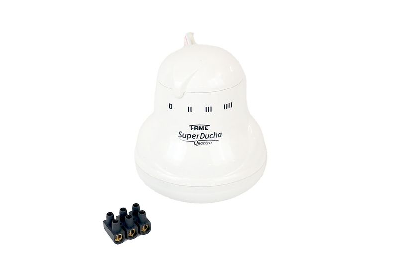 Super ducha 4 temperaturas sin manguera 127 V 5400 W blanca Fame, vista frontal con conector eléctrico negro al frente